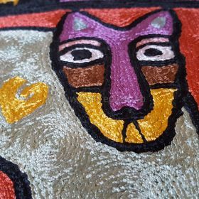 Pyntepute Katt med tre hunder